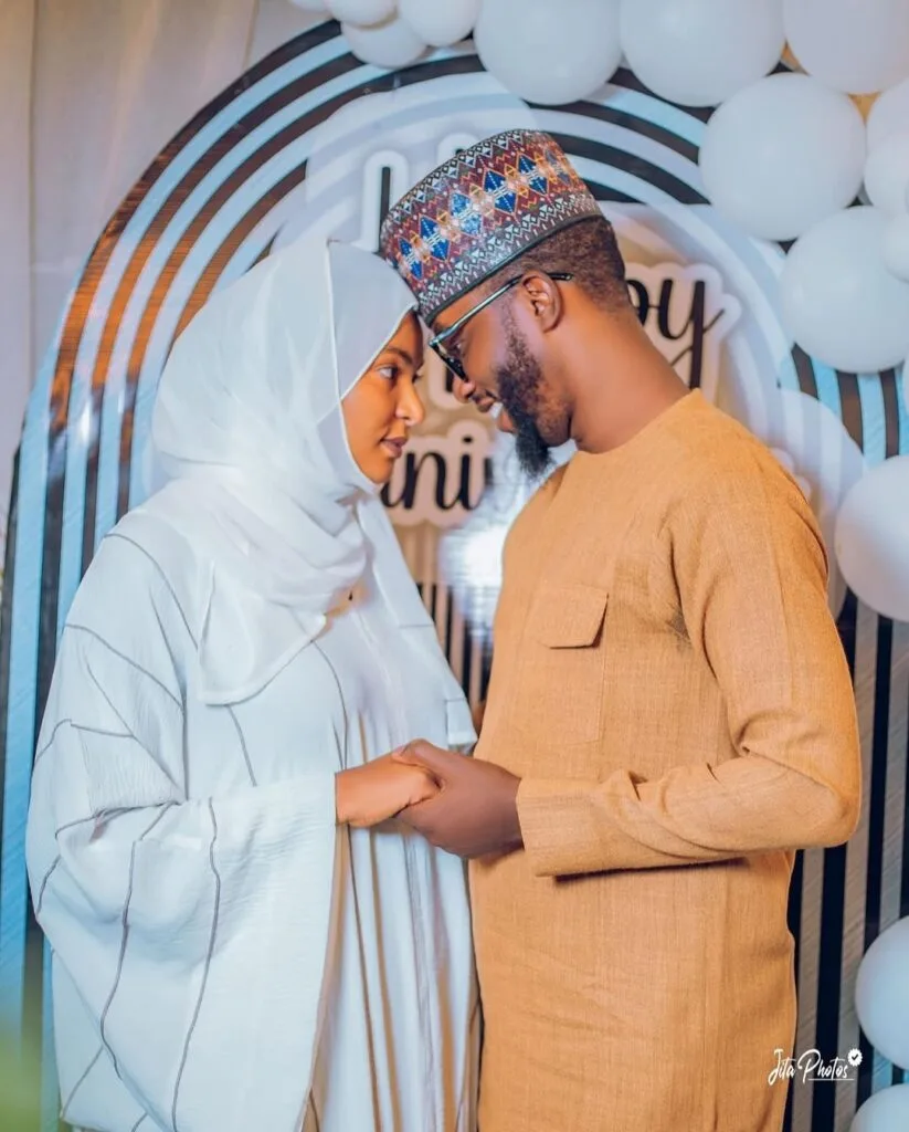 Hotunan Mawaki Ali Jita Da Matarsa Na Murnar Cika Shekara (16) Da Yin Aure Suna Tare Screenshot 20250207 170437 VidMate