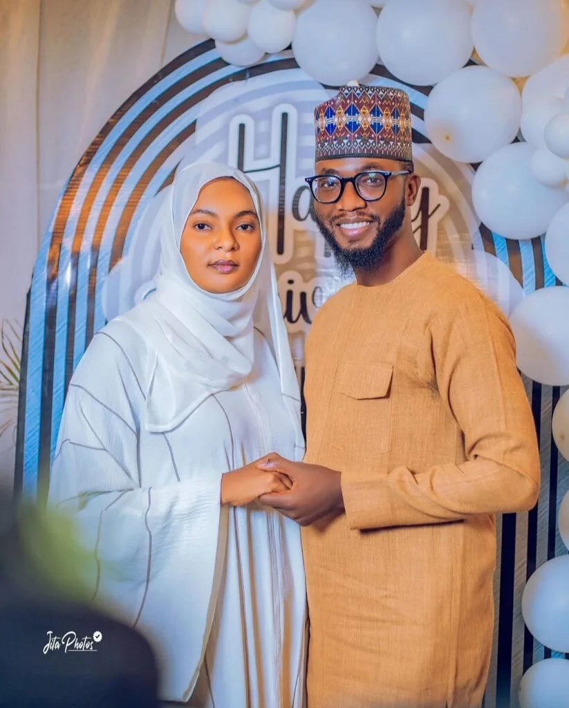 Hotunan Mawaki Ali Jita Da Matarsa Na Murnar Cika Shekara (16) Da Yin Aure Suna Tare Screenshot 20250207 170503 VidMate