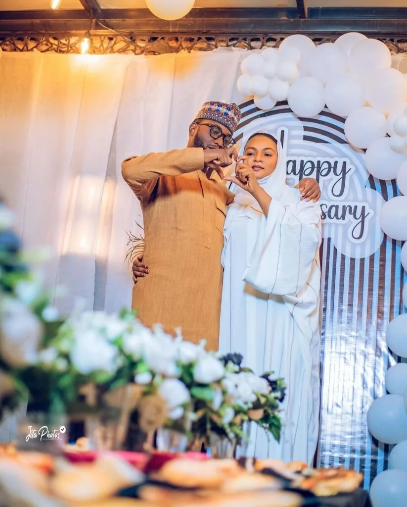 Hotunan Mawaki Ali Jita Da Matarsa Na Murnar Cika Shekara (16) Da Yin Aure Suna Tare Screenshot 20250207 170515 VidMate