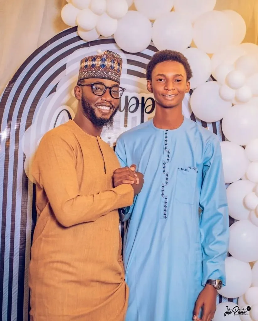 Hotunan Mawaki Ali Jita Da Matarsa Na Murnar Cika Shekara (16) Da Yin Aure Suna Tare Screenshot 20250207 170606 VidMate