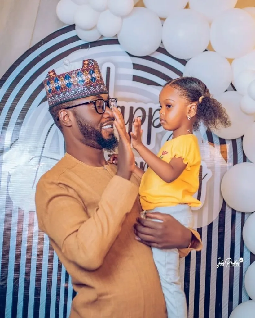 Hotunan Mawaki Ali Jita Da Matarsa Na Murnar Cika Shekara (16) Da Yin Aure Suna Tare Screenshot 20250207 170616 VidMate