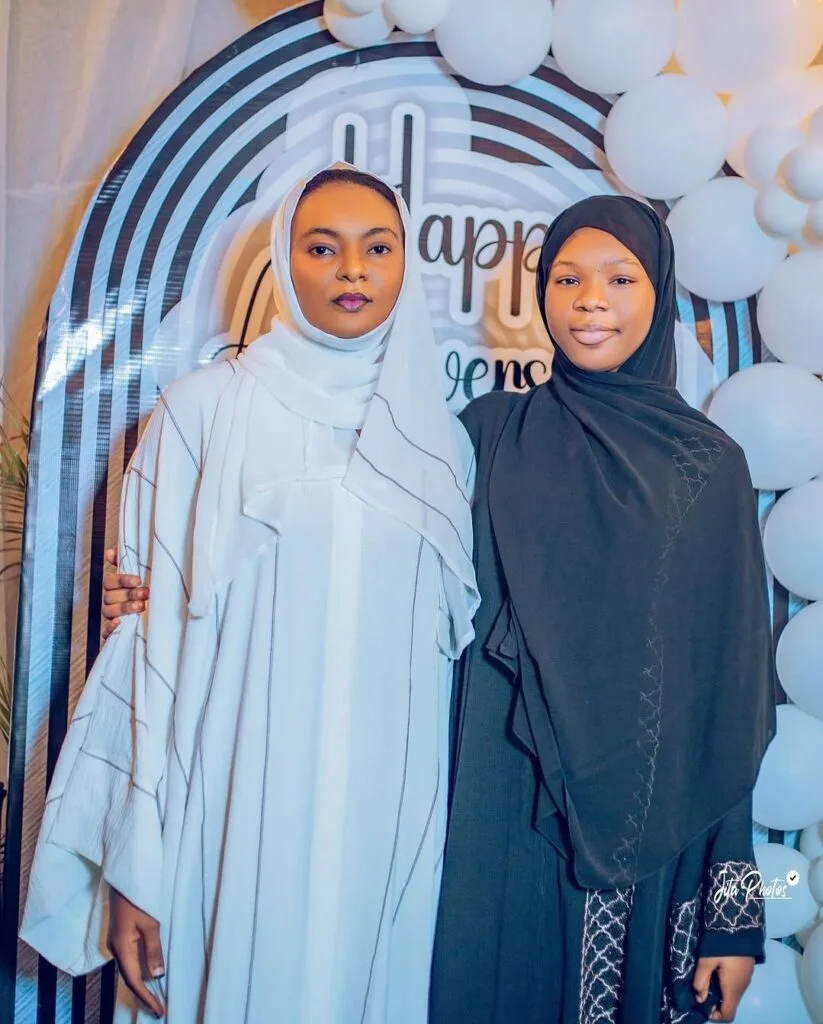 Hotunan Mawaki Ali Jita Da Matarsa Na Murnar Cika Shekara (16) Da Yin Aure Suna Tare Screenshot 20250207 170642 VidMate