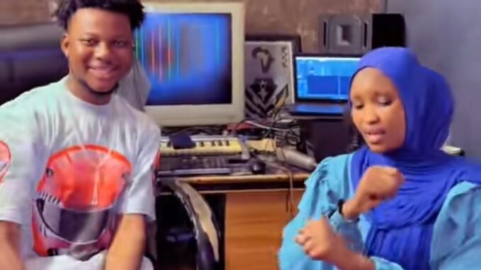 Sadiq Saleh ft. Maryam A Sadik – Tsinuwar Jama'a Sadiq Saleh ft. Maryam A Sadik – Tsinuwar Jama'a