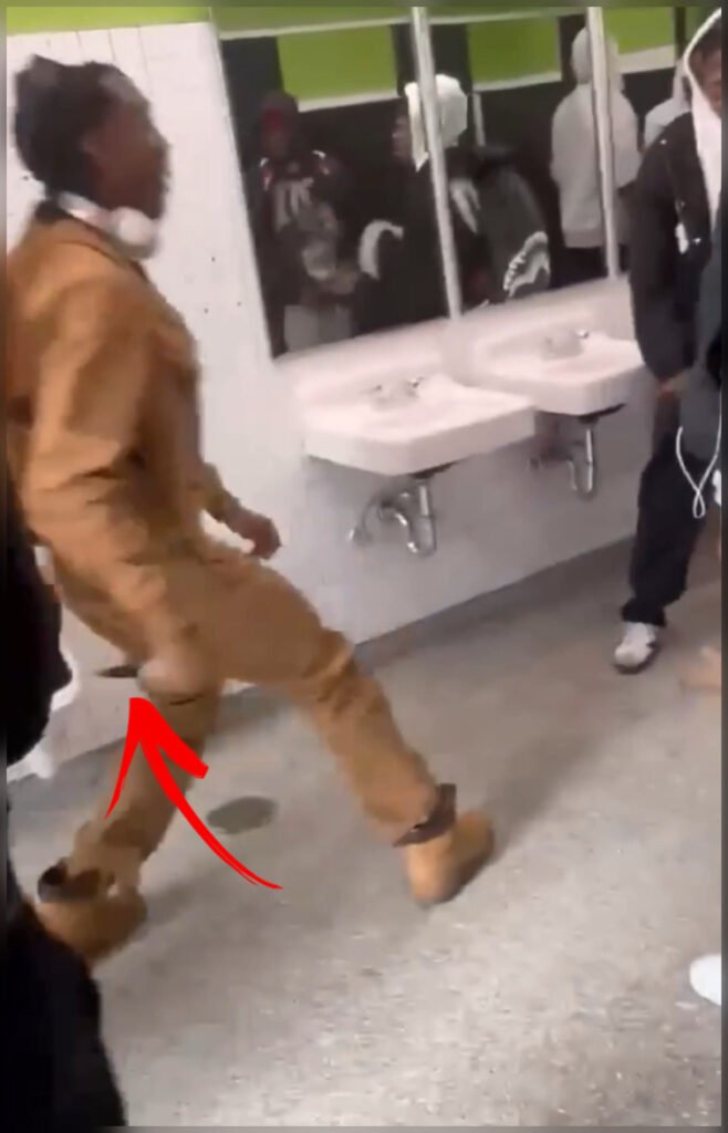 North Forsyth High School Stabbing: Tragedy Strikes Winston-Salem Campus (Photos) A kid seen holding a Pocket Knife used in Stabbing